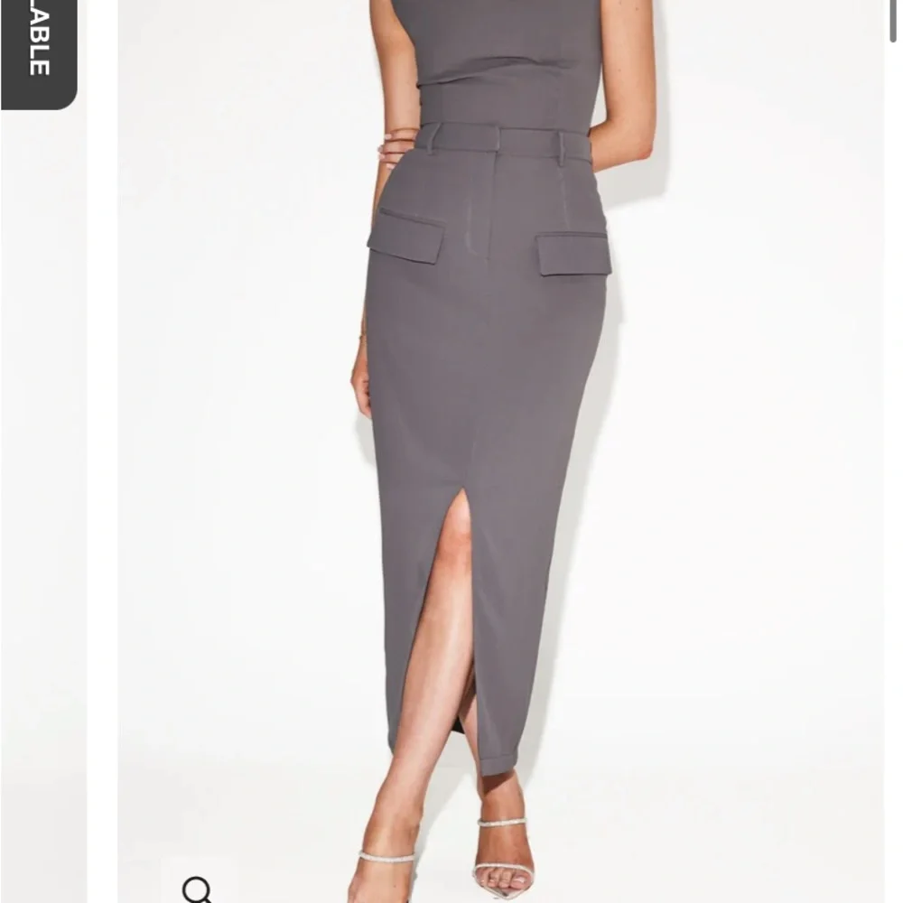 Sleeveless Gray Midi Pencil Skirt with Front Slit